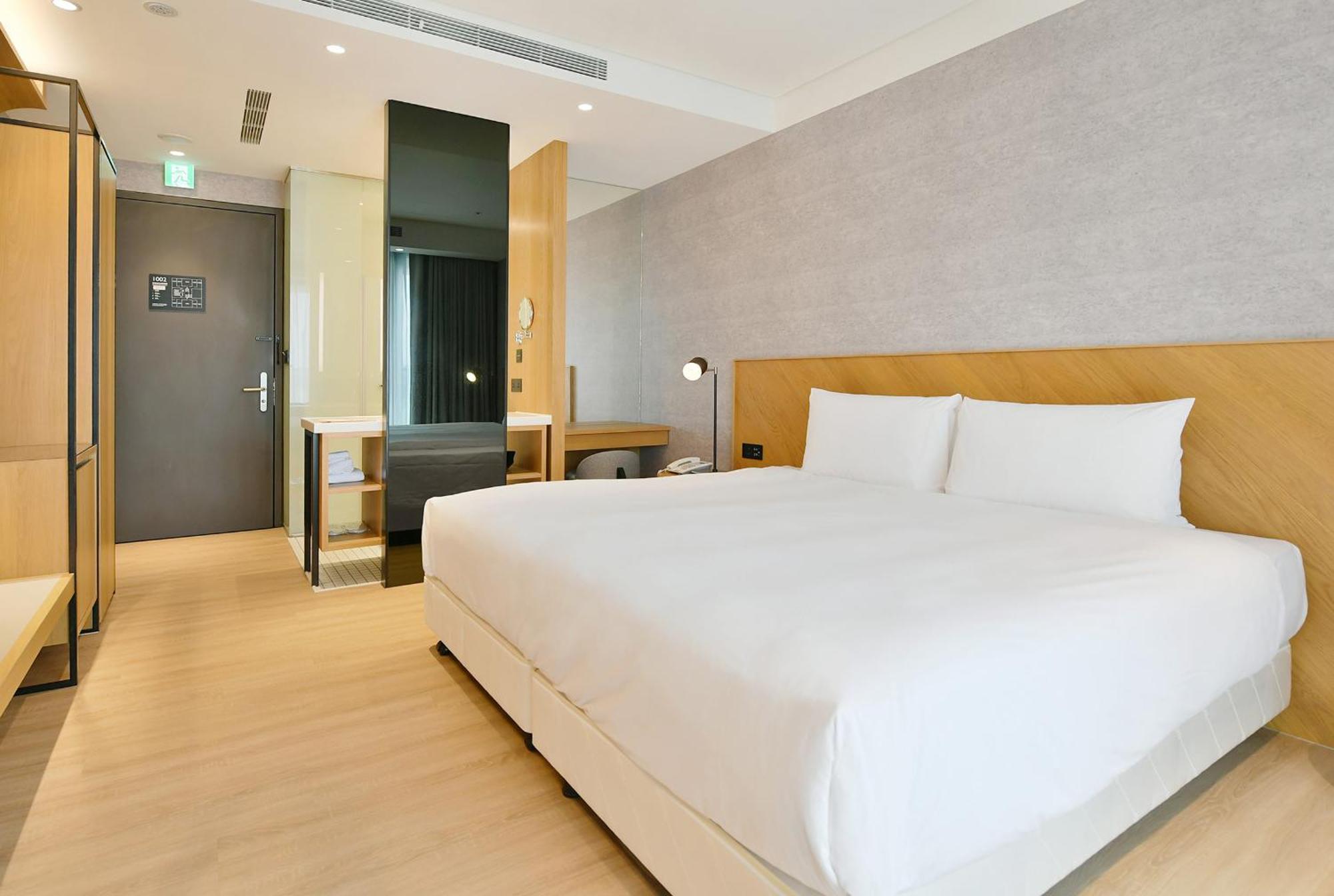 Check Inn Select New Taipei Sanchong Dış mekan fotoğraf